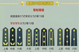 ️亲吻俱乐部队徽！18岁新援前锋罗克首次正式身披巴萨球衣